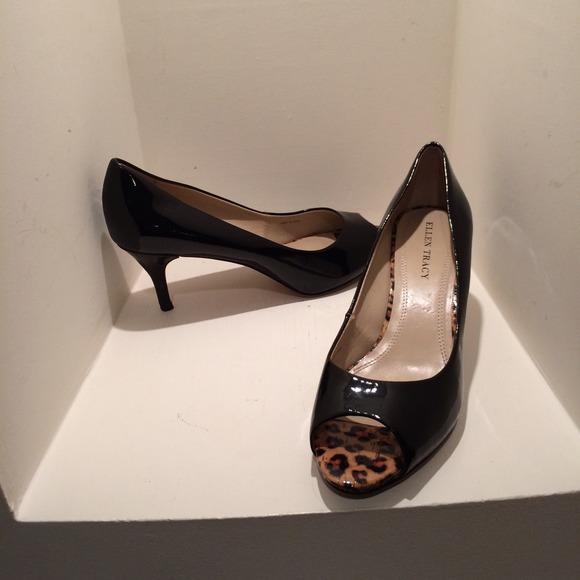 DONATED ELLEN TRACY Black Patent Peep Toe Pumps - Picture 2 of 4