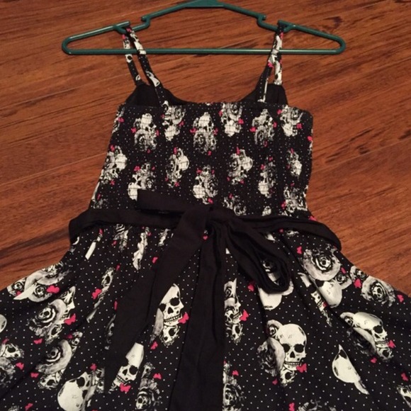 🚫S🚫Cocktail Dress w/ Polka Dots, Roses, & Skulls - Picture 3 of 4