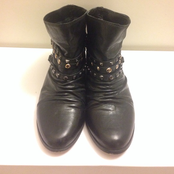 Report black booties