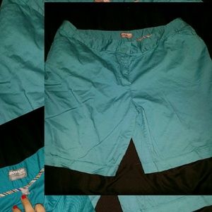 🚫 SOLD🚫 Brighten chino style crop.