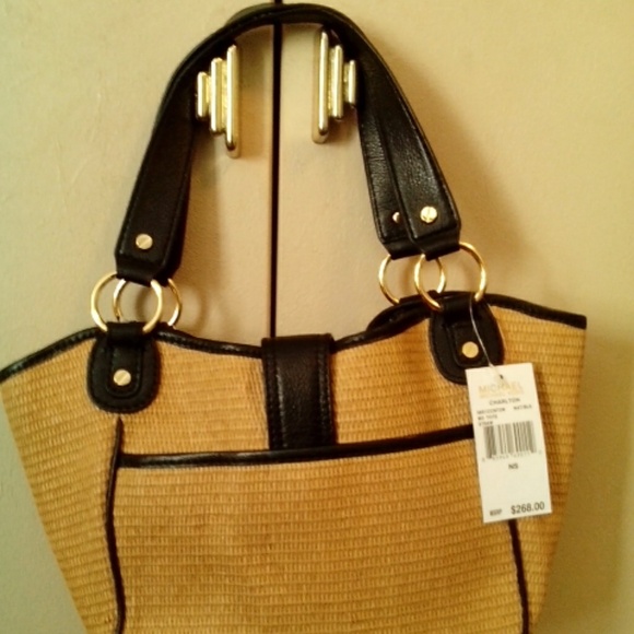 MICHAEL KORS CHARLTON NATURAL/BLK TOTE - Picture 2 of 2