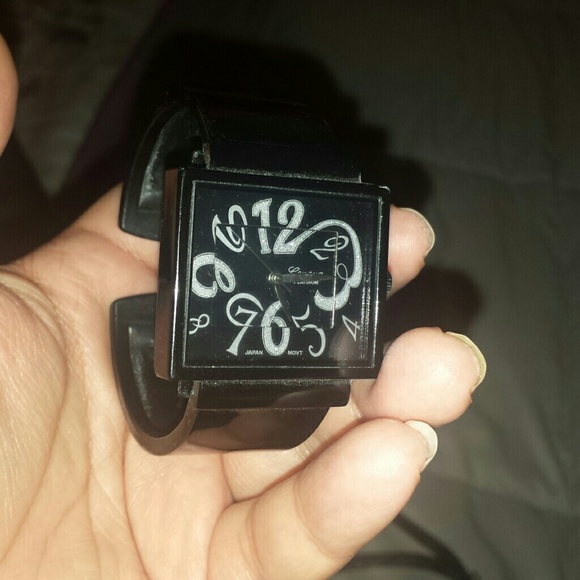 Fun black Geneva watch with glitter numbers! - Picture 3 of 3