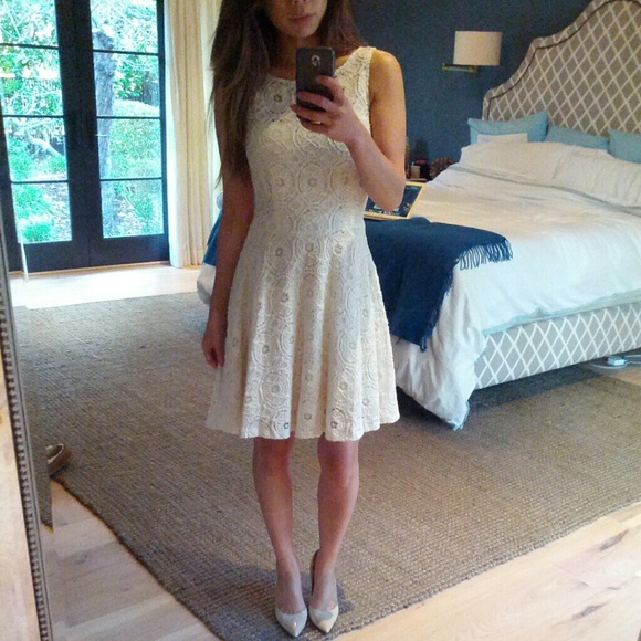 BB Dakota Dresses & Skirts - FLASH SALE BB Dakota Fit and Flare lace Dress