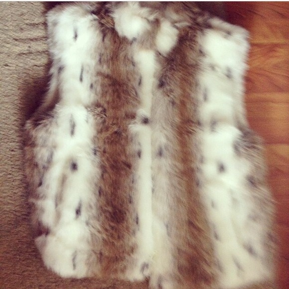 Faux fur vest, zip-up - Picture 2 of 2