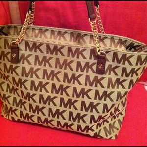 Michael Kors Purse!!