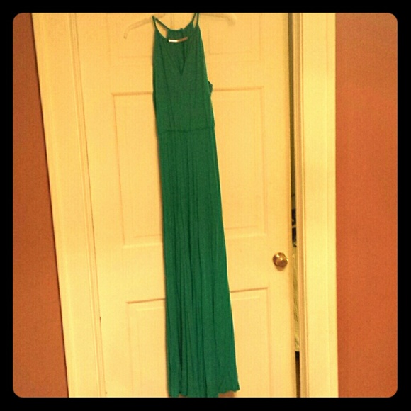 Beautiful long flowing green dress - Picture 1 of 4