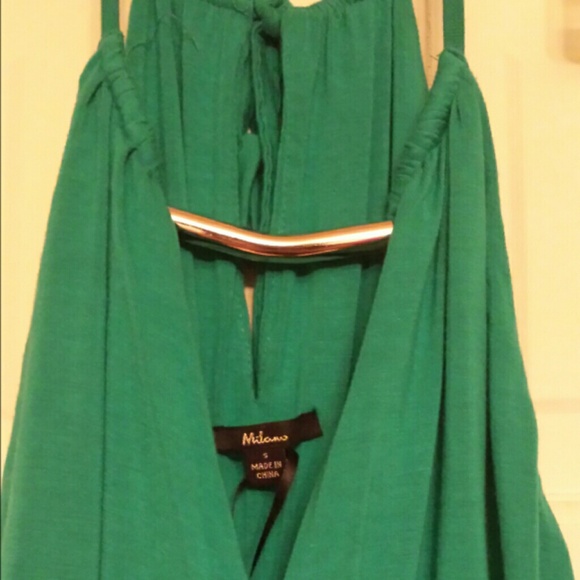 Beautiful long flowing green dress - Picture 2 of 4