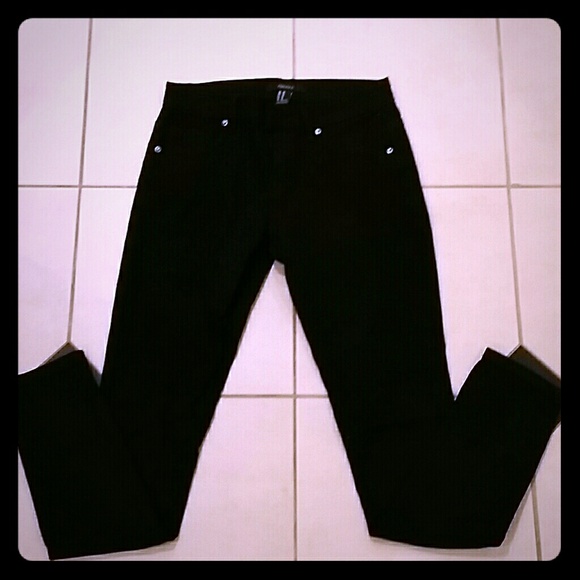 Brand new black strechy skinny jeans!!