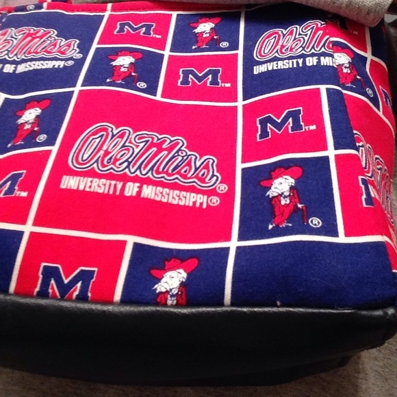 🏈🏈BRAND NEW Ole Miss small Purse🏈🏈 - Picture 4 of 4