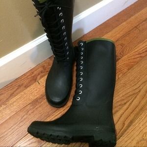 Chooka combat rain boots in size 9