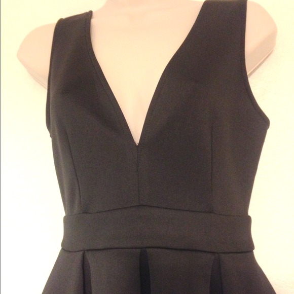 🚫SOLD IN BUNDLE LBD Plunge V-Neck - Picture 2 of 4