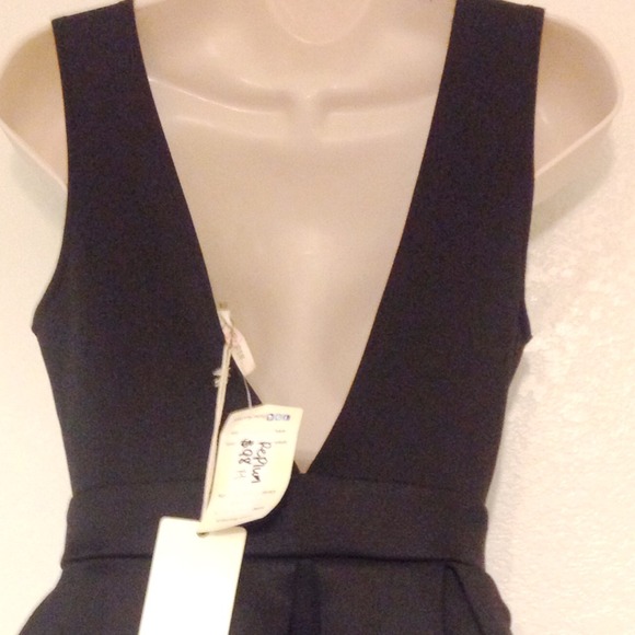 🚫SOLD IN BUNDLE LBD Plunge V-Neck - Picture 3 of 4