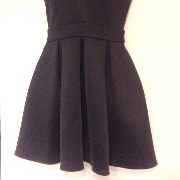 🚫SOLD IN BUNDLE LBD Plunge V-Neck - Picture 4 of 4