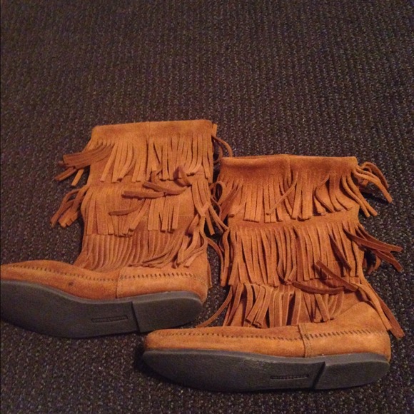 Women's Minnetonka fringe boot size 10