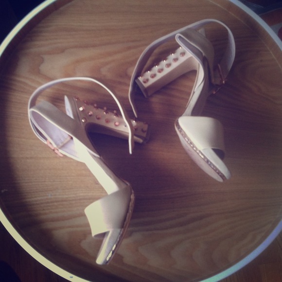 🚫sold for misstrish 🚫Vince Camuto Altman Heels