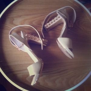 🚫sold for misstrish 🚫Vince Camuto Altman Heels