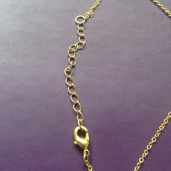 Hammered gold circle necklace - Picture 4 of 4