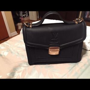 Leather bag w/detachable strap