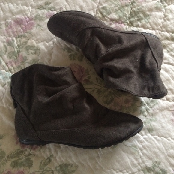 Shoes - Picture 2 of 2