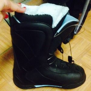 Ride women's black snowboard boots. Size 9.5