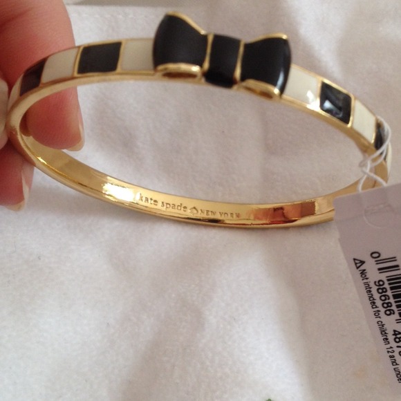 Kate Spade take a bow bracelet cream black NWT