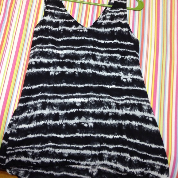 High low Express black and white tank