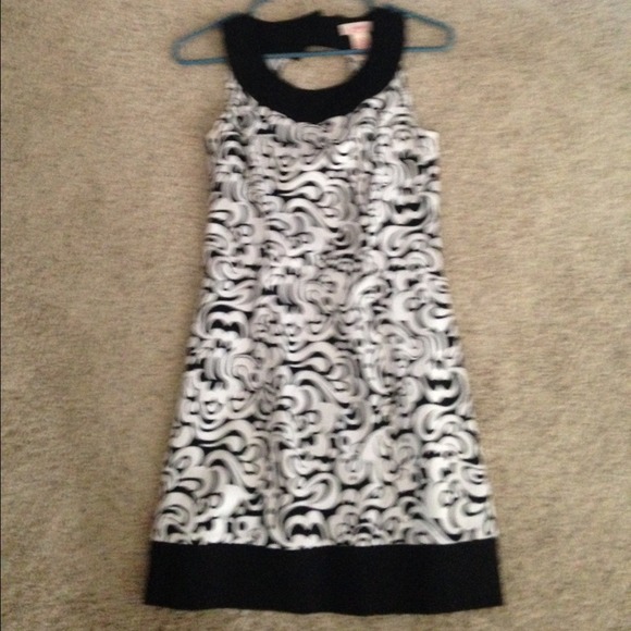Black and white patterned dress