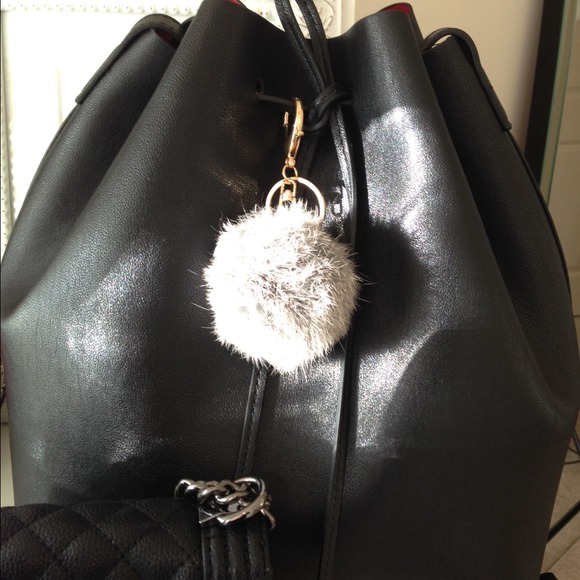 Forever 21 Bags - FORVER 21 faux leather bucket bag Forever 21 Bags - FORVER 21 faux leather bucket bag