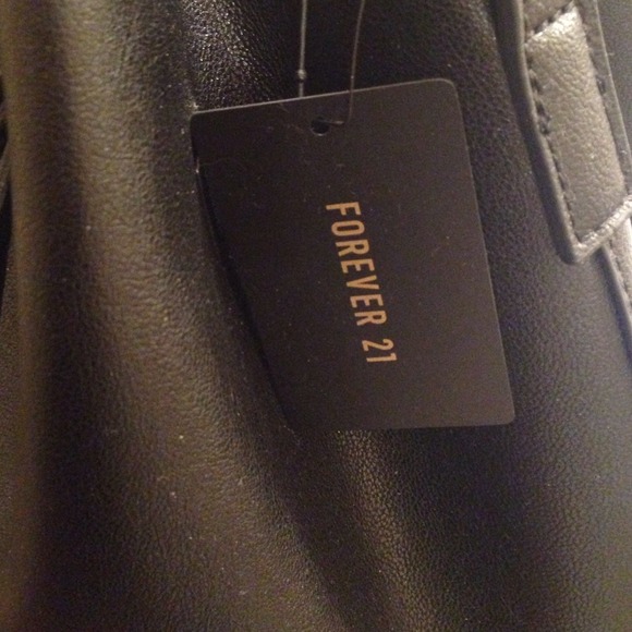 Forever 21 Bags - FORVER 21 faux leather bucket bag Forever 21 Bags - FORVER 21 faux leather bucket bag