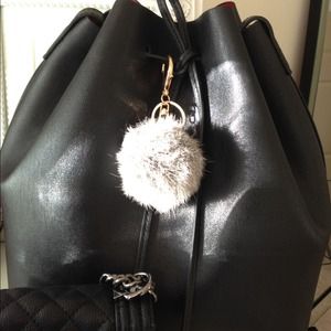 Forever 21 Bags - FORVER 21 faux leather bucket bag Forever 21 Bags - FORVER 21 faux leather bucket bag