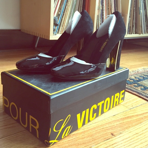 NIB Pour la Victoire Fonda pumps