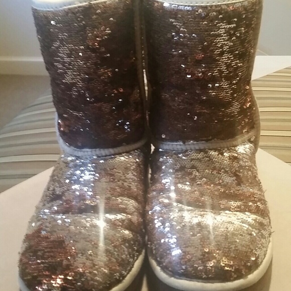 Ugg Champagne/brown/gold/silv sparkle boots size 9