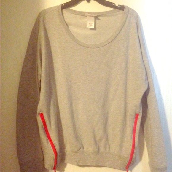 Wetseal crush brand grey sweater.