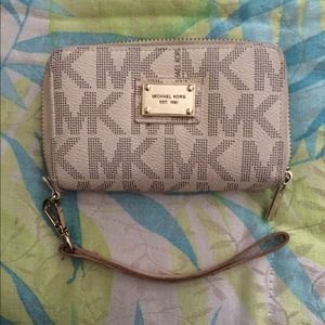 Michael Kors wristlet