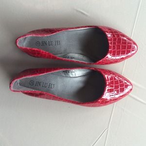 Red flat shoe