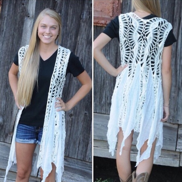 PRICE DROP! 🎉 Ivory crochet vest