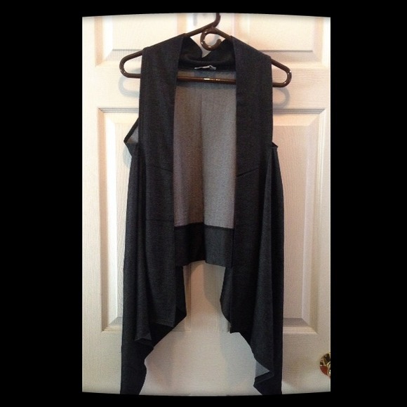 🎉HP 12/5/14 🎉NWOT🌹High quality Black vest 🌹 - Picture 2 of 4