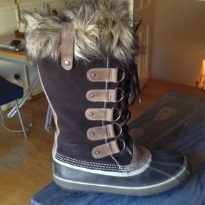 Joan of Arctic boots