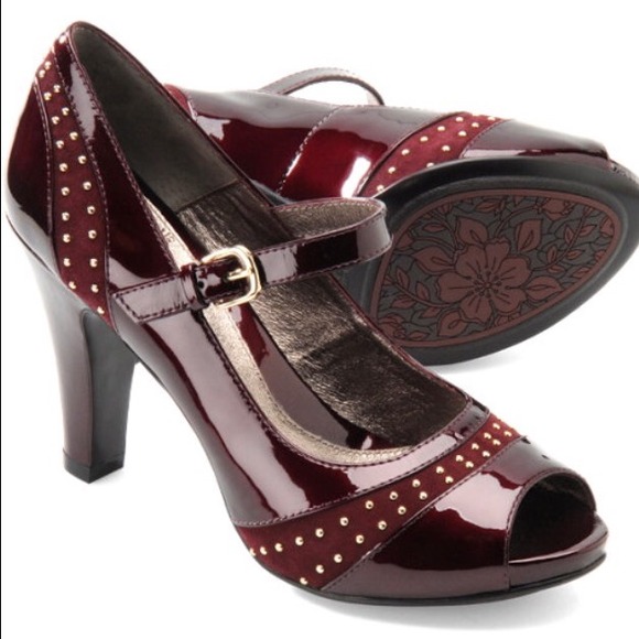 Söfft Peep Toe Pumps