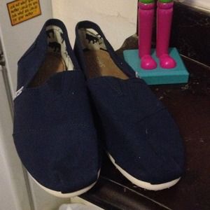 New Navy Classic Toms