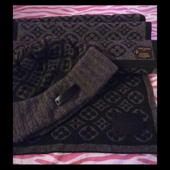 Authentic Louis Vuitton Hat&Scarf set