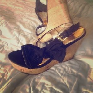 Black wedges