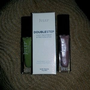 Nail polish/foot treatment