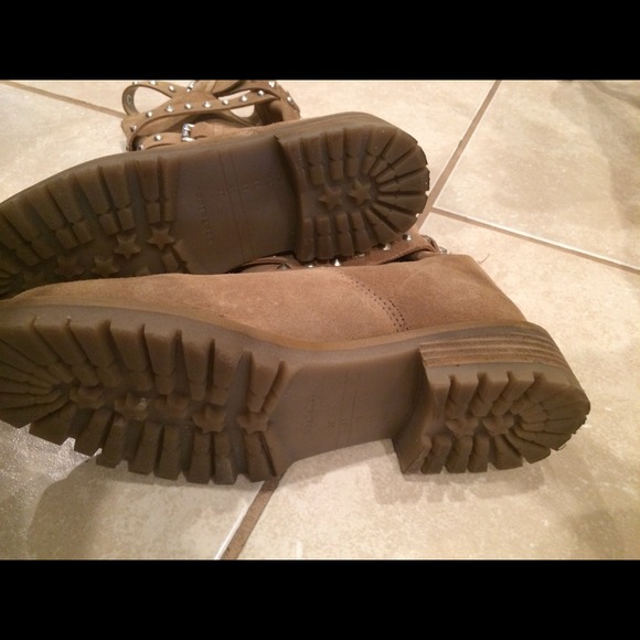 Boots - Picture 3 of 3