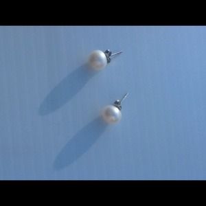Brand new freshwater pearls earrings
