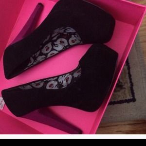 BUNDLE/RESERVED T.U.K And Betsey Heels