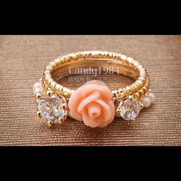 Jewelry - 🆕Created pearl flower finger ring