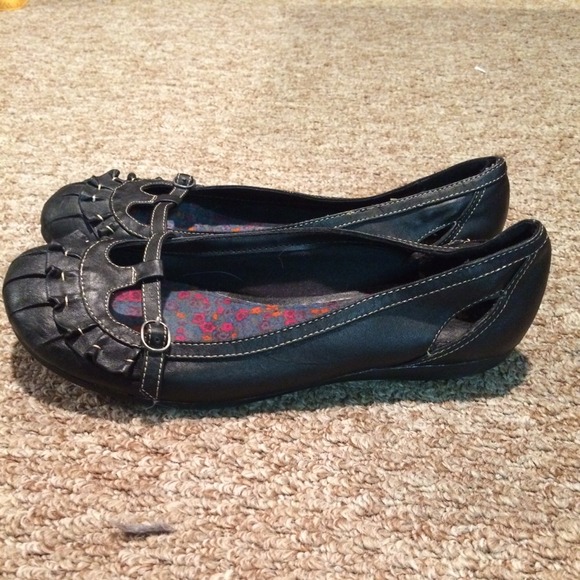 Cute black flats - Picture 2 of 4
