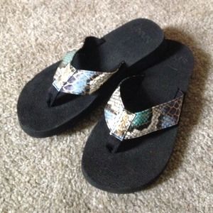 Reef sandy flip flops NWOT