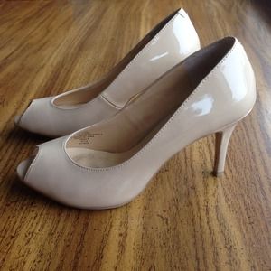 Liz Claiborne Nude Peep-toe Heels